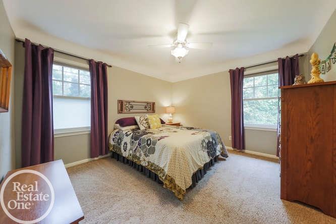 87 Ridge Road Grosse Pointe, MI 48236 - Photo 18 of 43 31330107-17.JPG