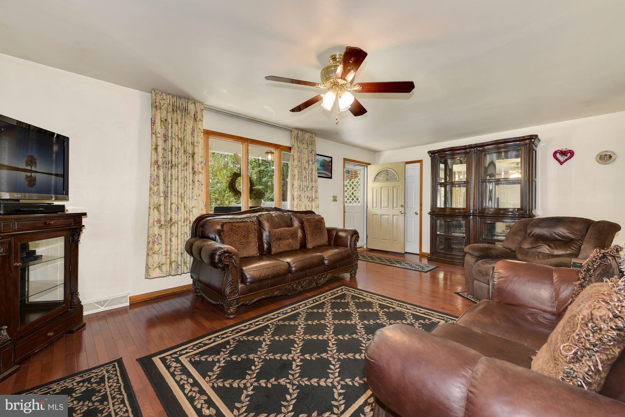 433 Porchtown Road Elmer, NJ 08318 - Photo 3 of 30 Large Bright Living Room