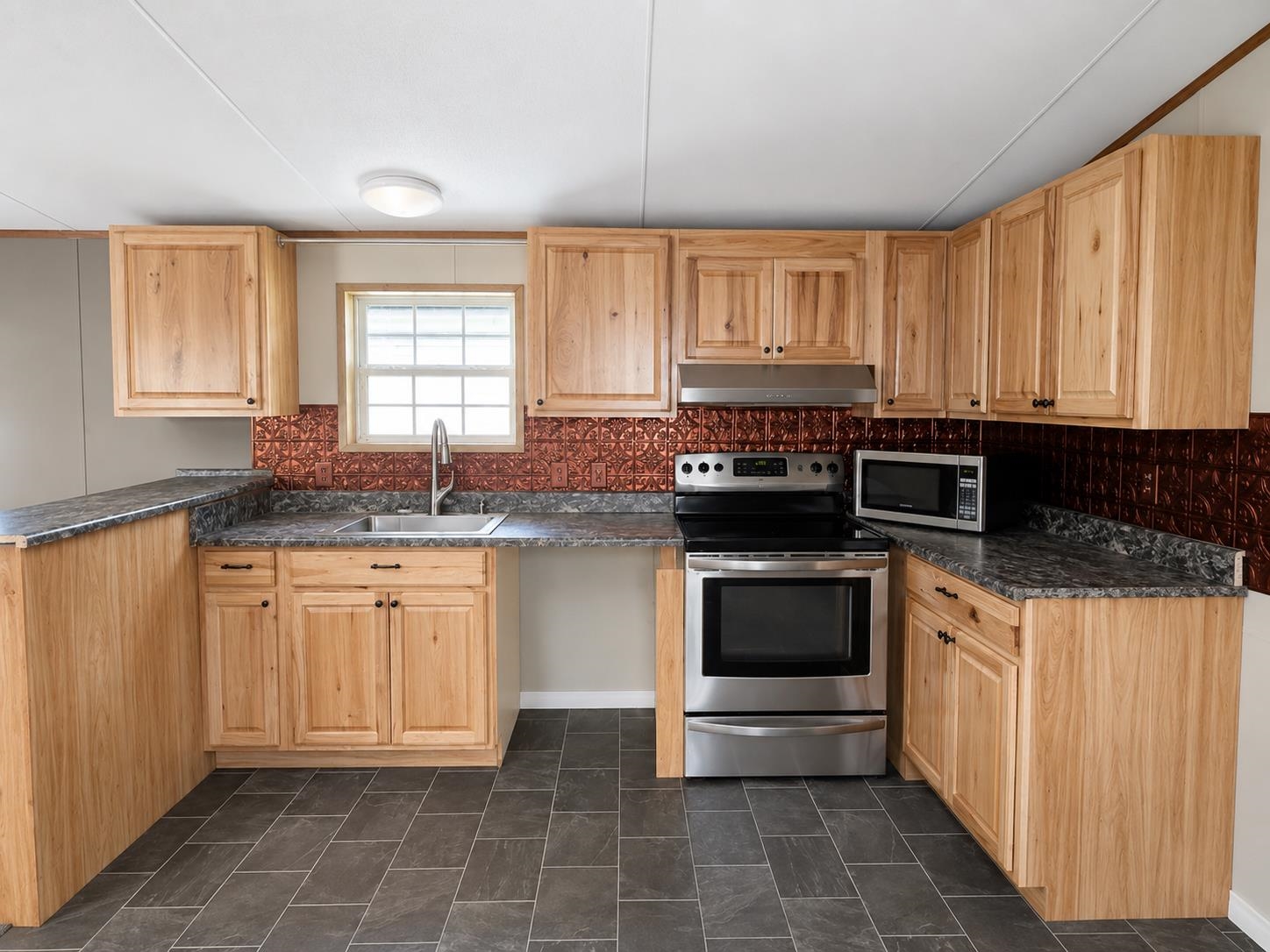7 Dublin Street Gorham, NH 03581 - Photo 3 of 10