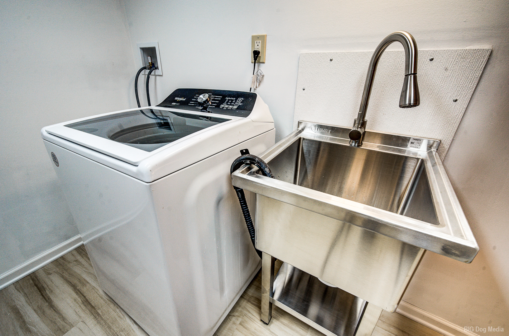 10428 South Springfield Avenue Chicago, IL 60655 - Photo 35 of 43 a close view of sink and washing machine
