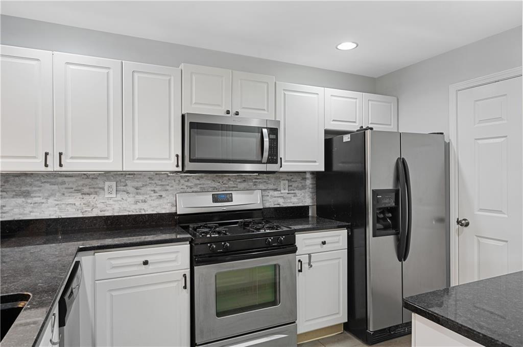 220 Renaissance Parkway Northeast, Unit 2119 Atlanta, GA 30308 - Photo 4 of 19 a kitchen with a stove microwave and refrigerator