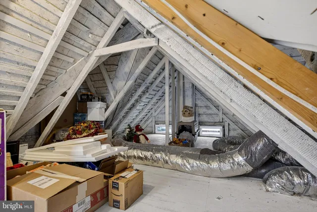 a view of entryway with a front door