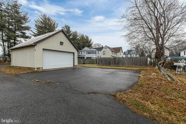 a view of a house with basketball court