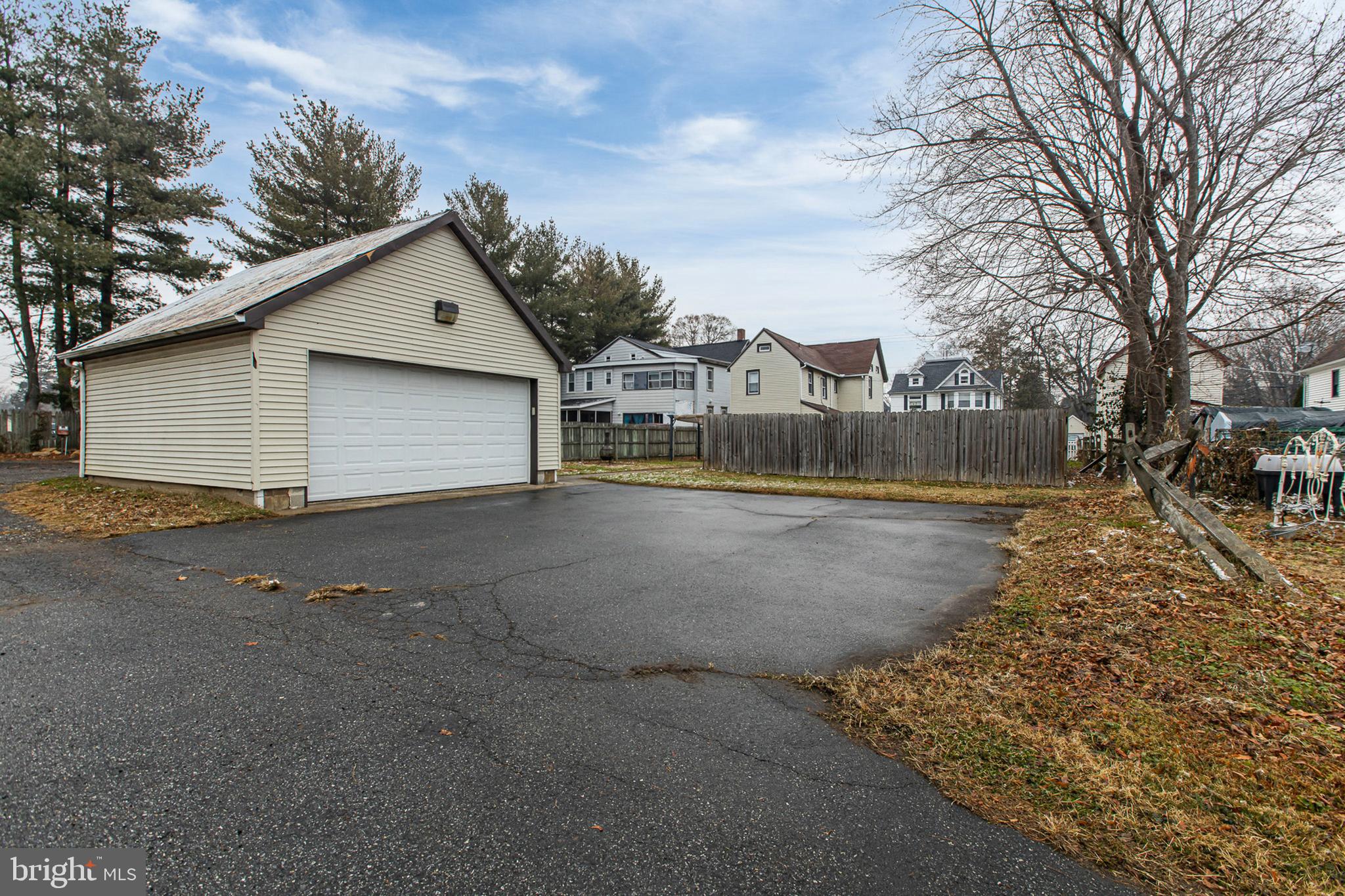 110 West Camden Wyoming Avenue Wyoming, DE 19934 - Photo 30 of 32 a view of a house with basketball court