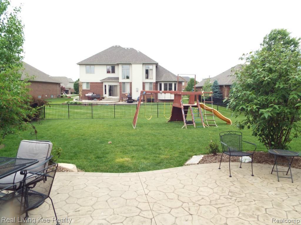 21517 Raintree Drive Macomb, MI 48044 - Photo 8 of 76 DSCF4017.jpg