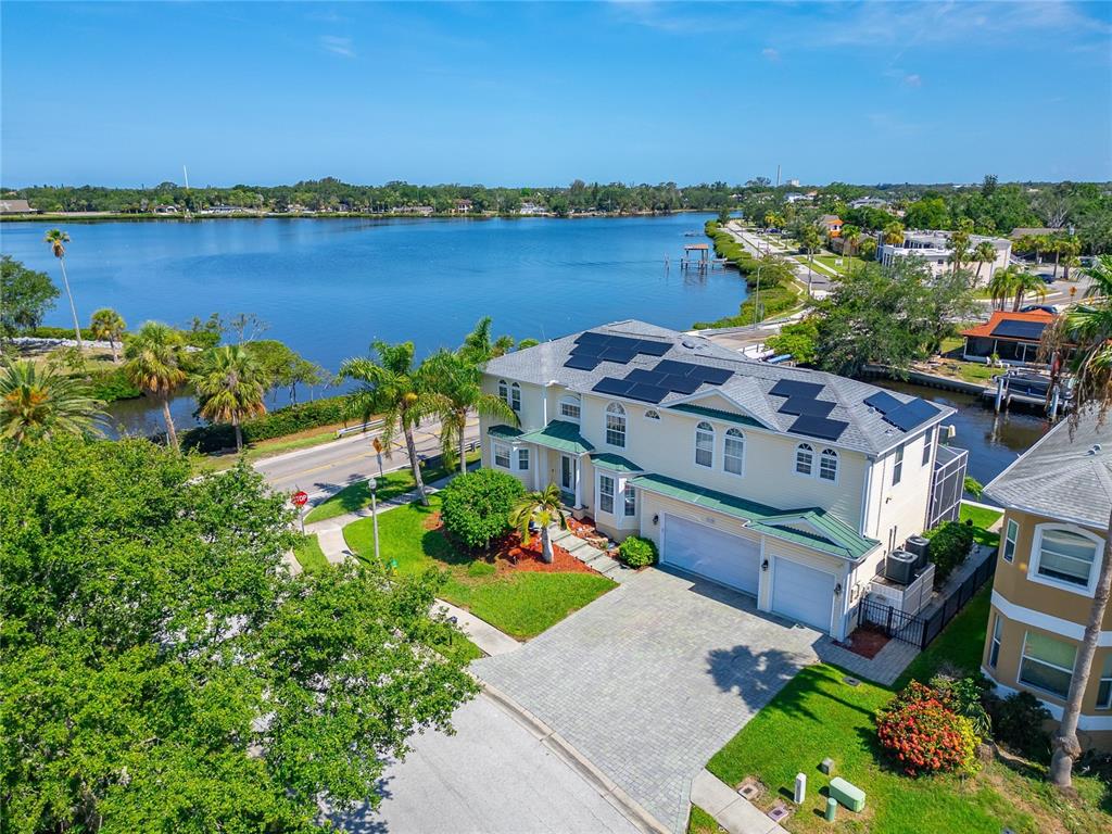 339 Manatee Lane Tarpon Springs, FL 34689 - Photo 4 of 35