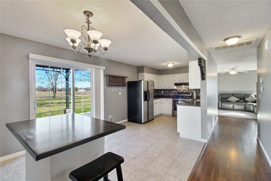 18109 Harrison Street Road Charleston, IL 61920 - Photo 4 of 22 Gallery Image 4