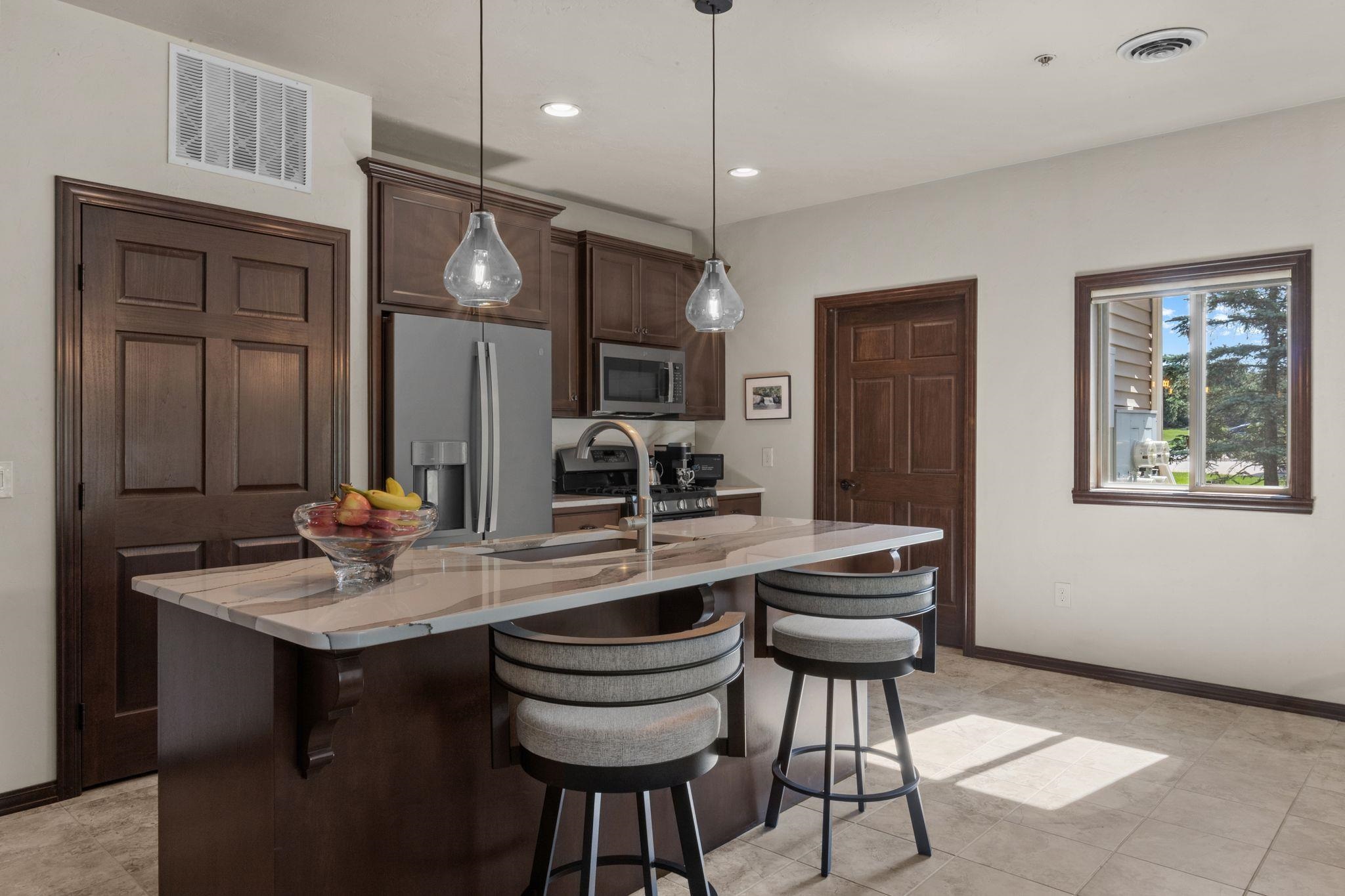 1074 Willis Way Appleton, WI 54913 - Photo 5 of 37
