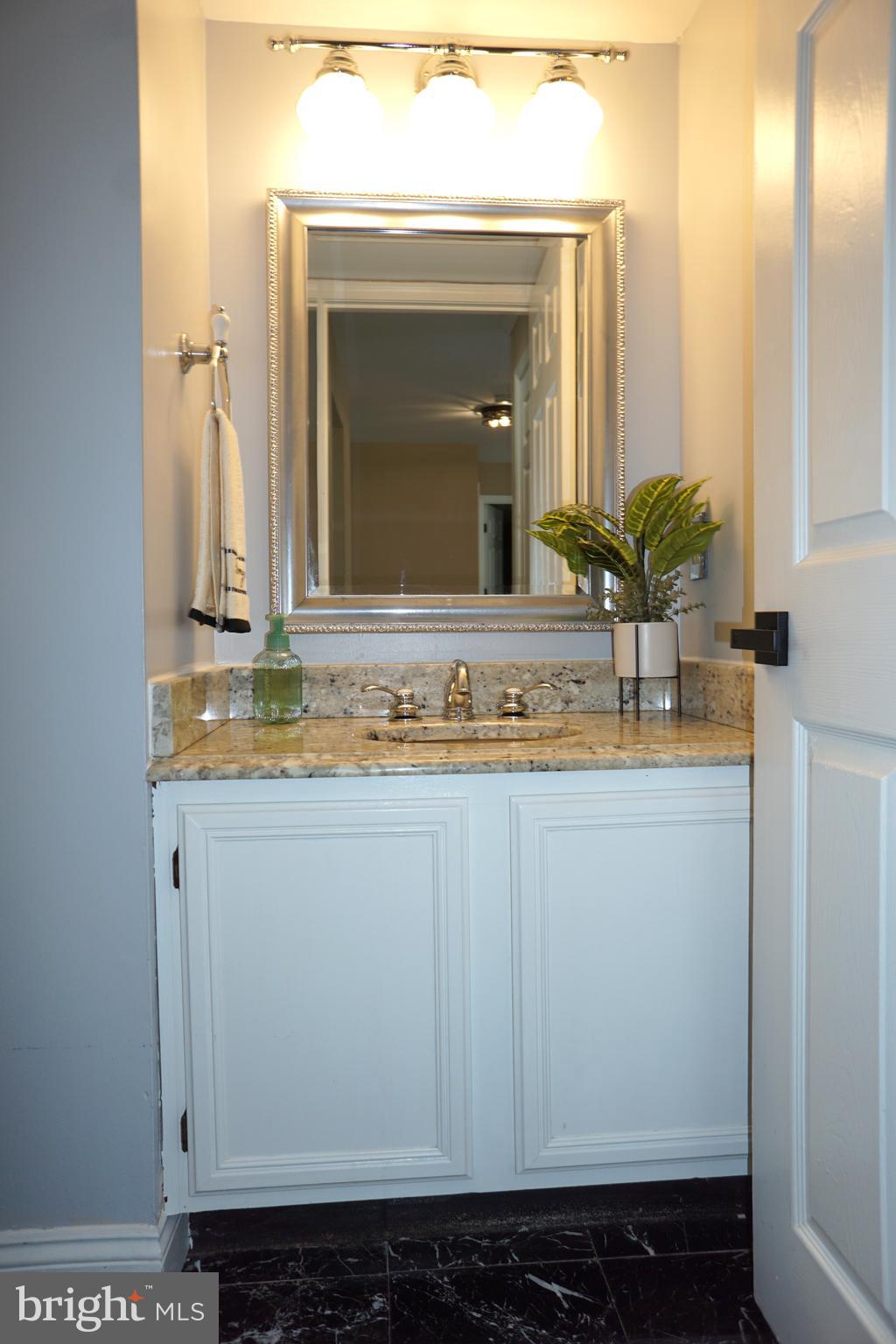 27 Appling Road Stafford, VA 22554 - Photo 17 of 79 Half bath