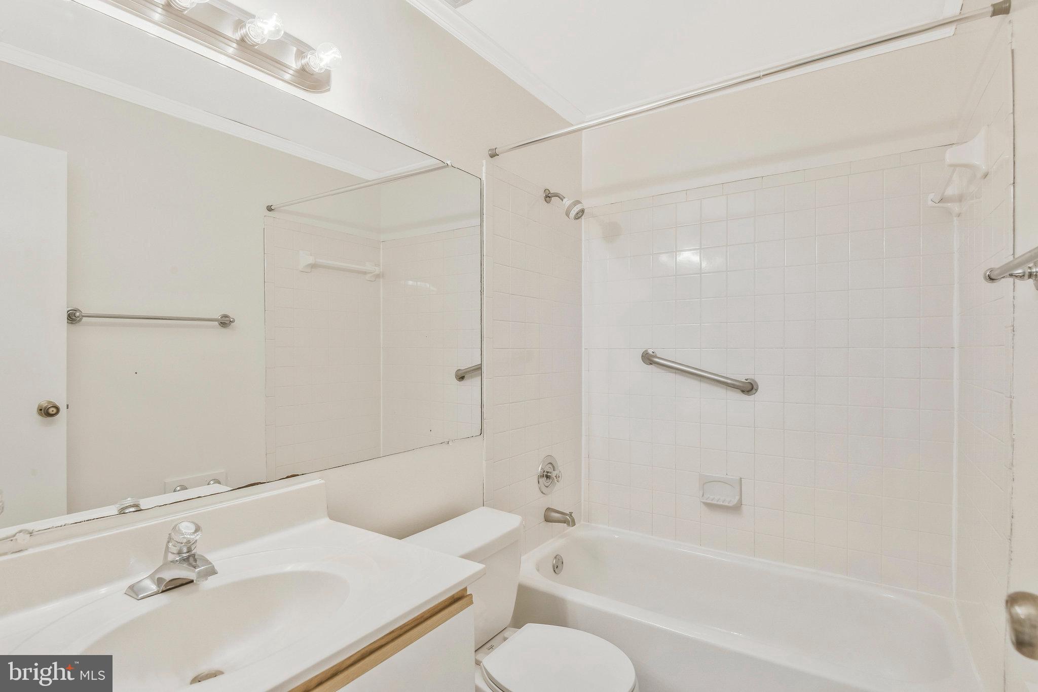 7554 Belle Grae Drive Manassas, VA 20109 - Photo 14 of 24 Main Level Full Bath