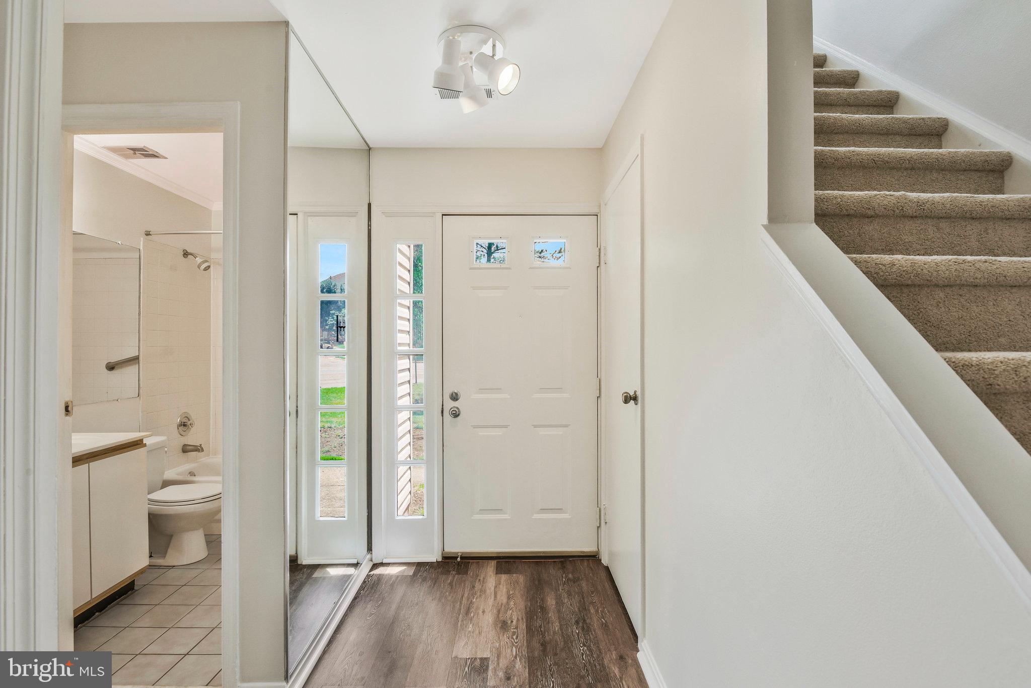 7554 Belle Grae Drive Manassas, VA 20109 - Photo 3 of 24 Foyer