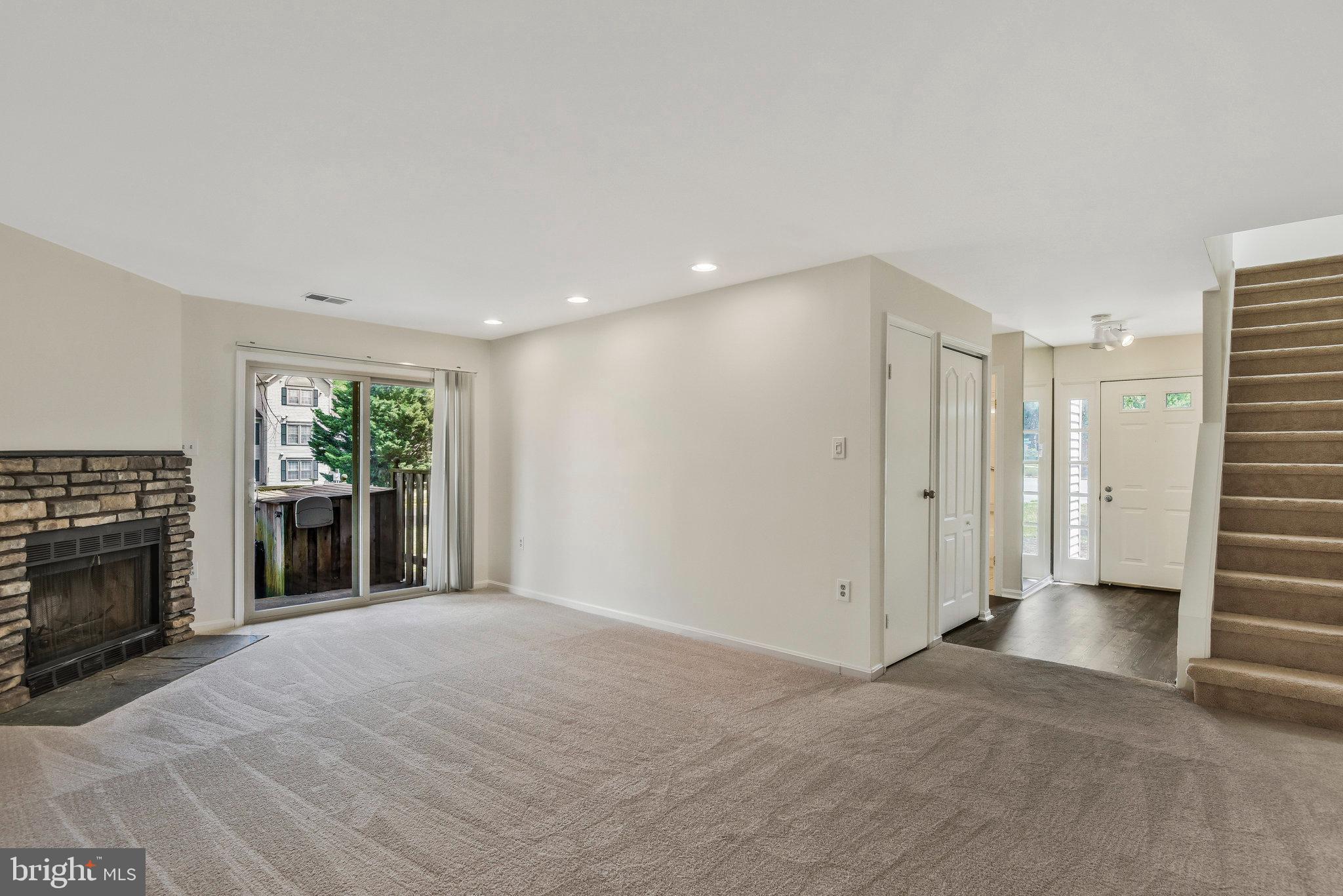 7554 Belle Grae Drive Manassas, VA 20109 - Photo 5 of 24 Living Area