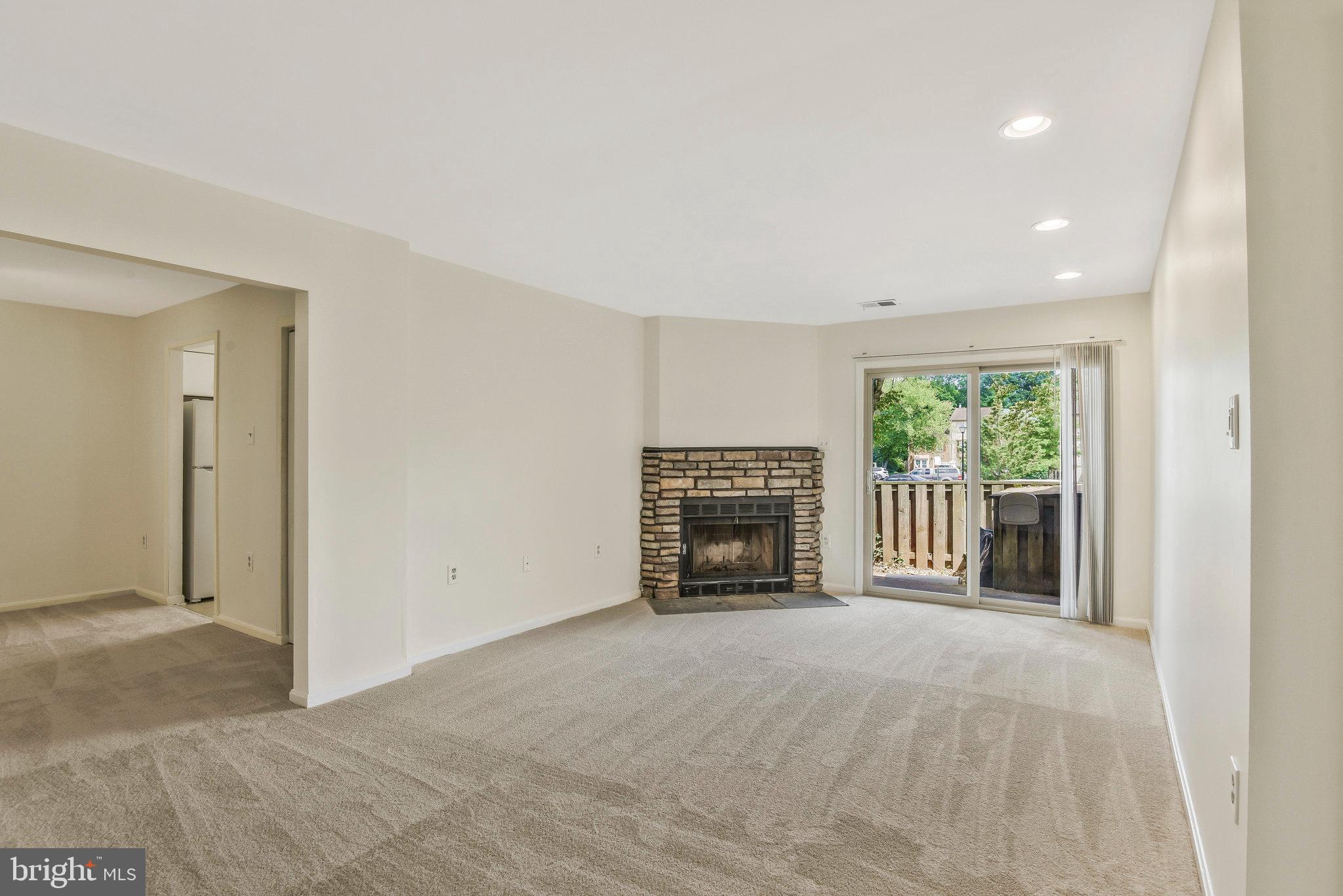 7554 Belle Grae Drive Manassas, VA 20109 - Photo 6 of 24 Living Area