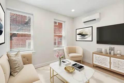 $5,200 | 19 Bartlett Place, Unit 3, Boston, MA 02113