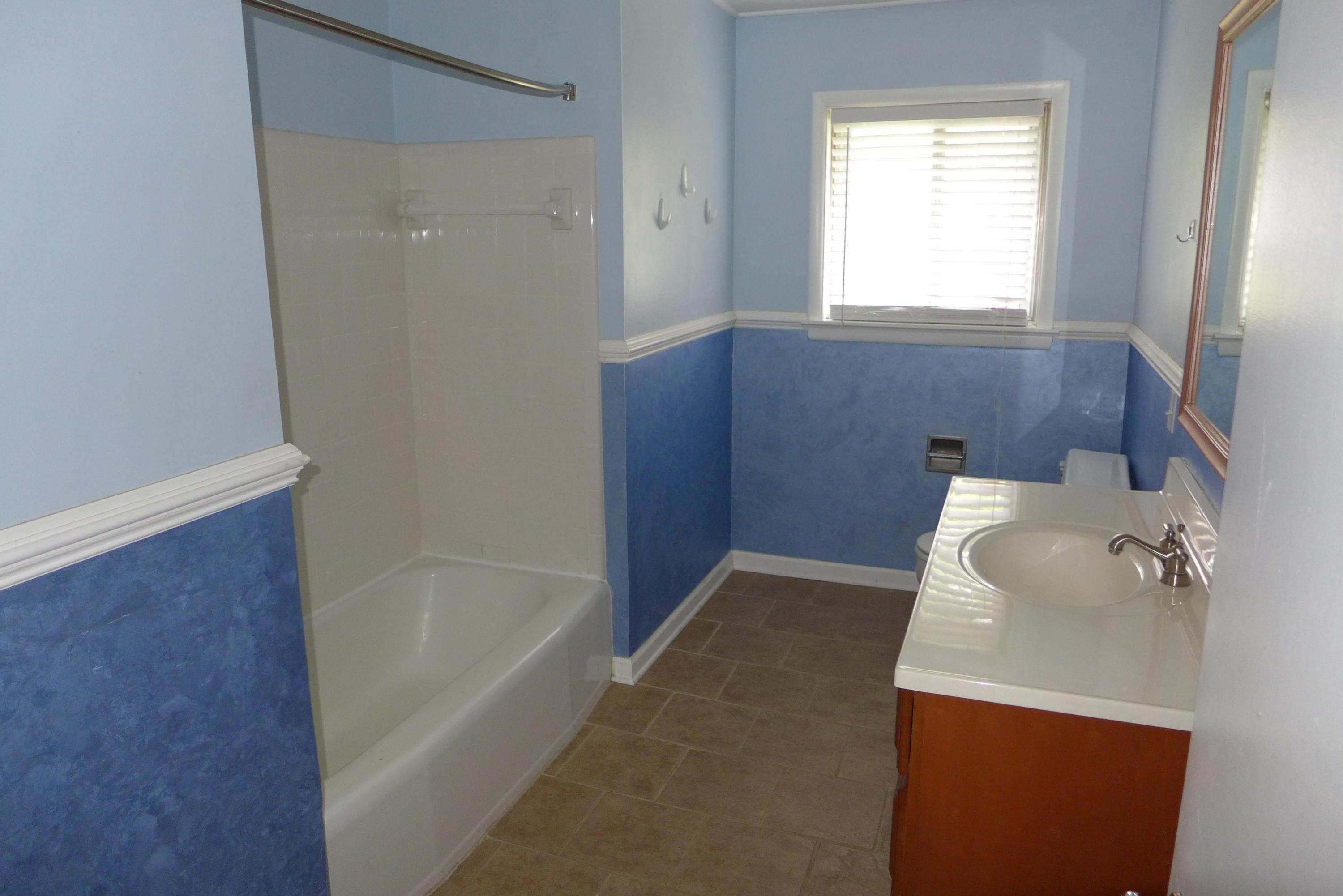 5004 Delashmitt Road Hixson, TN 37343 - Photo 7 of 18 Guest Bathroom