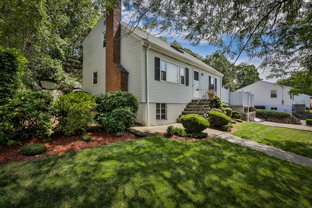 247 Den Quarry Road Lynn, MA 01904 - Photo 1 of 17 Gallery Image 1