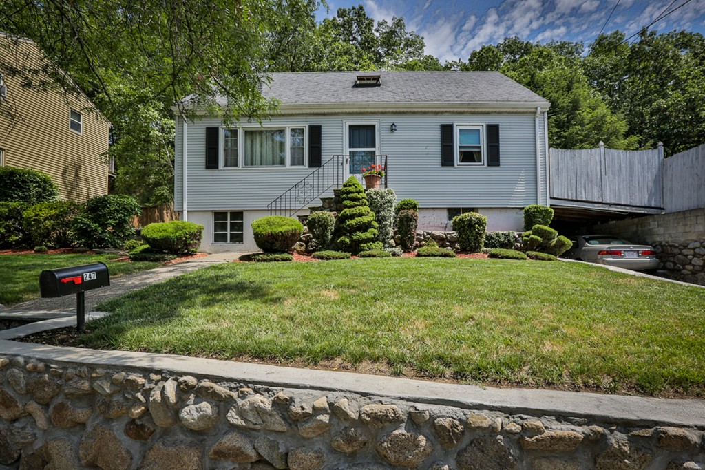247 Den Quarry Road Lynn, MA 01904 - Photo 2 of 17 Gallery Image 2