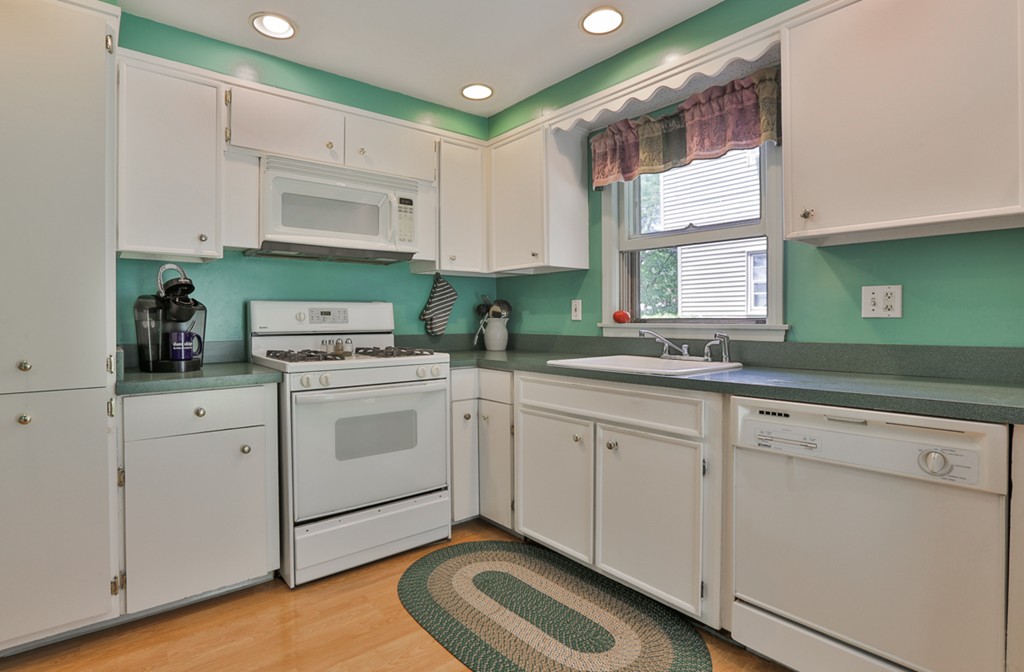 247 Den Quarry Road Lynn, MA 01904 - Photo 4 of 17 Gallery Image 4