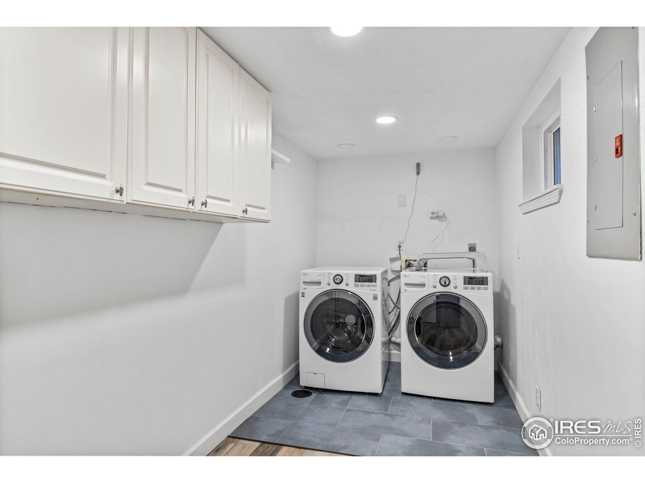 7238 Mt Sherman Road Longmont, CO 80503 - Photo 28 of 48 a utility room with dryer and washer