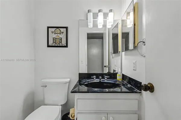 $119,777 | 4330 Hillcrest Drive, Unit 405, Hollywood, FL 33021