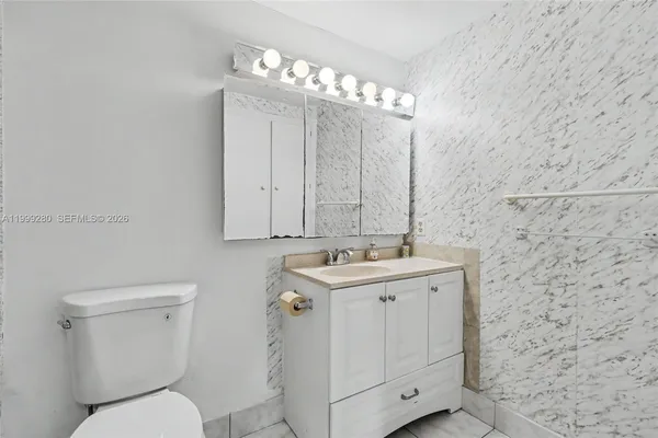 $119,777 | 4330 Hillcrest Drive, Unit 405, Hollywood, FL 33021