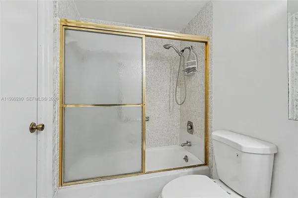 $119,777 | 4330 Hillcrest Drive, Unit 405, Hollywood, FL 33021