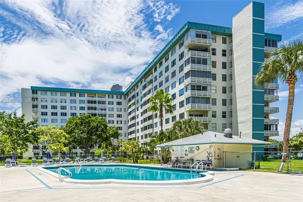 $119,777 | 4330 Hillcrest Drive, Unit 405, Hollywood, FL 33021