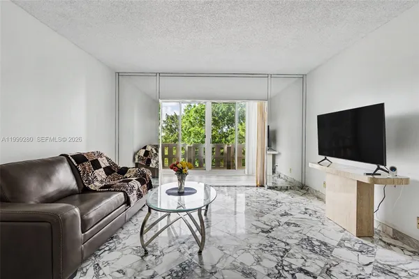 $119,777 | 4330 Hillcrest Drive, Unit 405, Hollywood, FL 33021