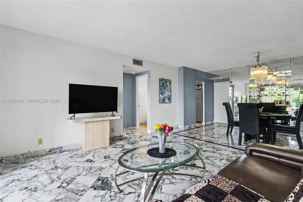 $119,777 | 4330 Hillcrest Drive, Unit 405, Hollywood, FL 33021