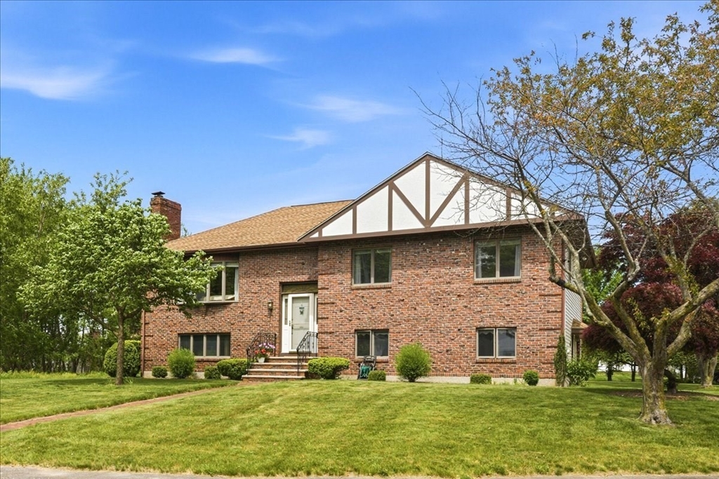 27 Feeney Road Norwood, MA 02062 - Photo 2 of 32