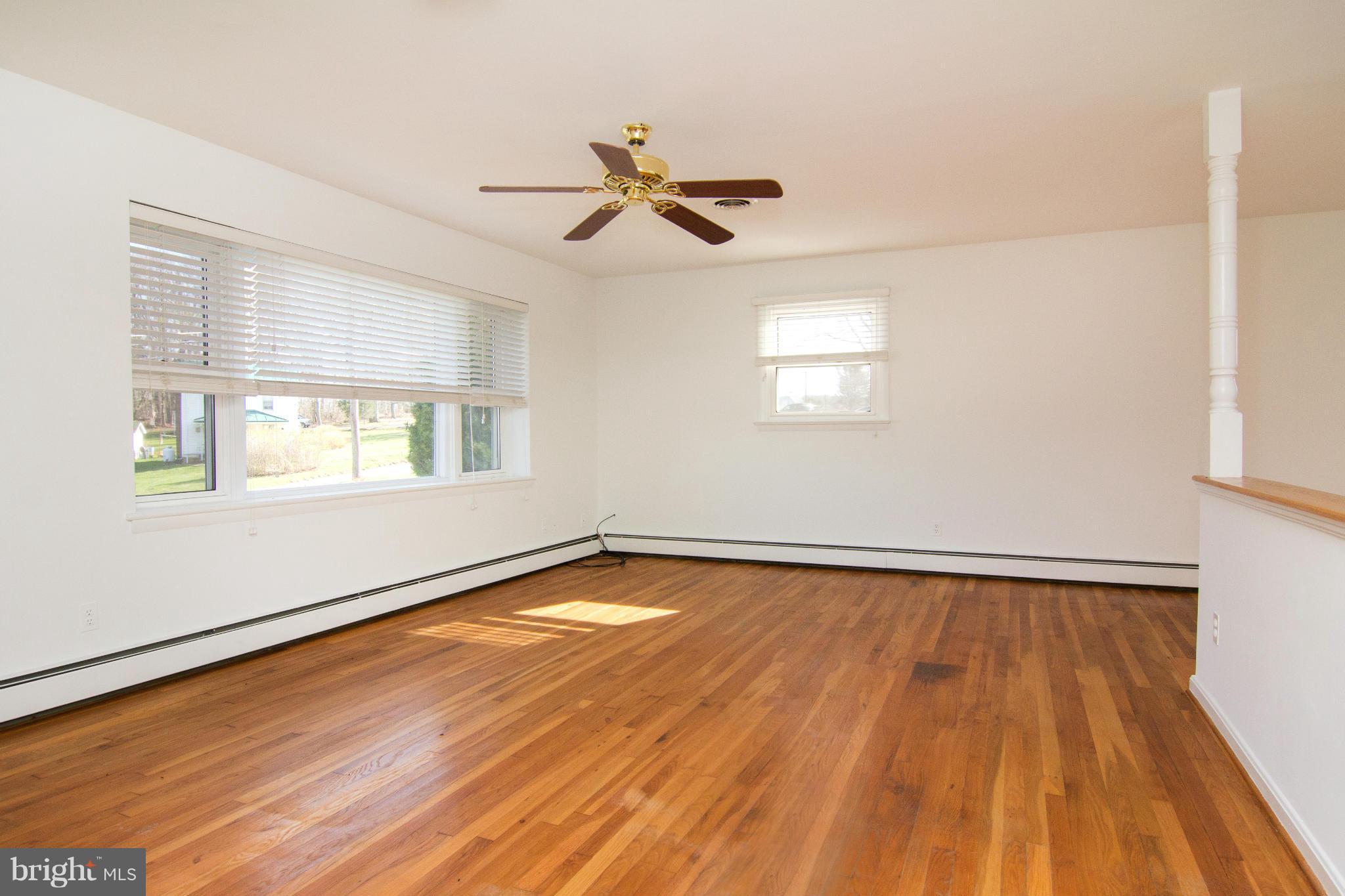 1942 Carrollton Road Finksburg, MD 21048 - Photo 3 of 30 Living Room