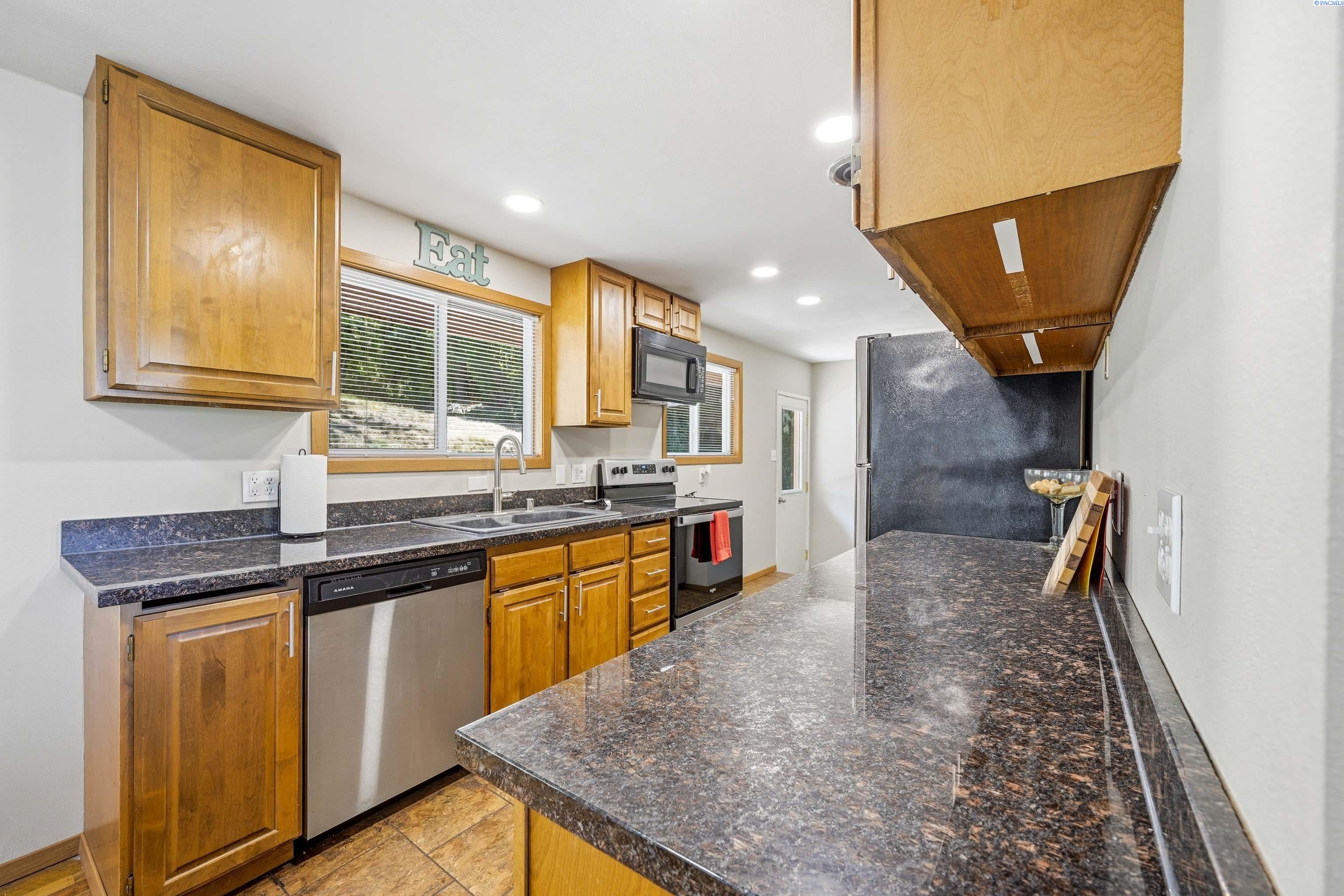 1825 Northeast Valley Road Pullman, WA 99163 - Photo 8 of 34 Gallery Image 8