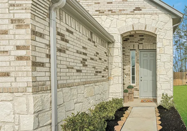 $248,900 | 30260 Kingston Heath Drive, Cleveland, TX 77327