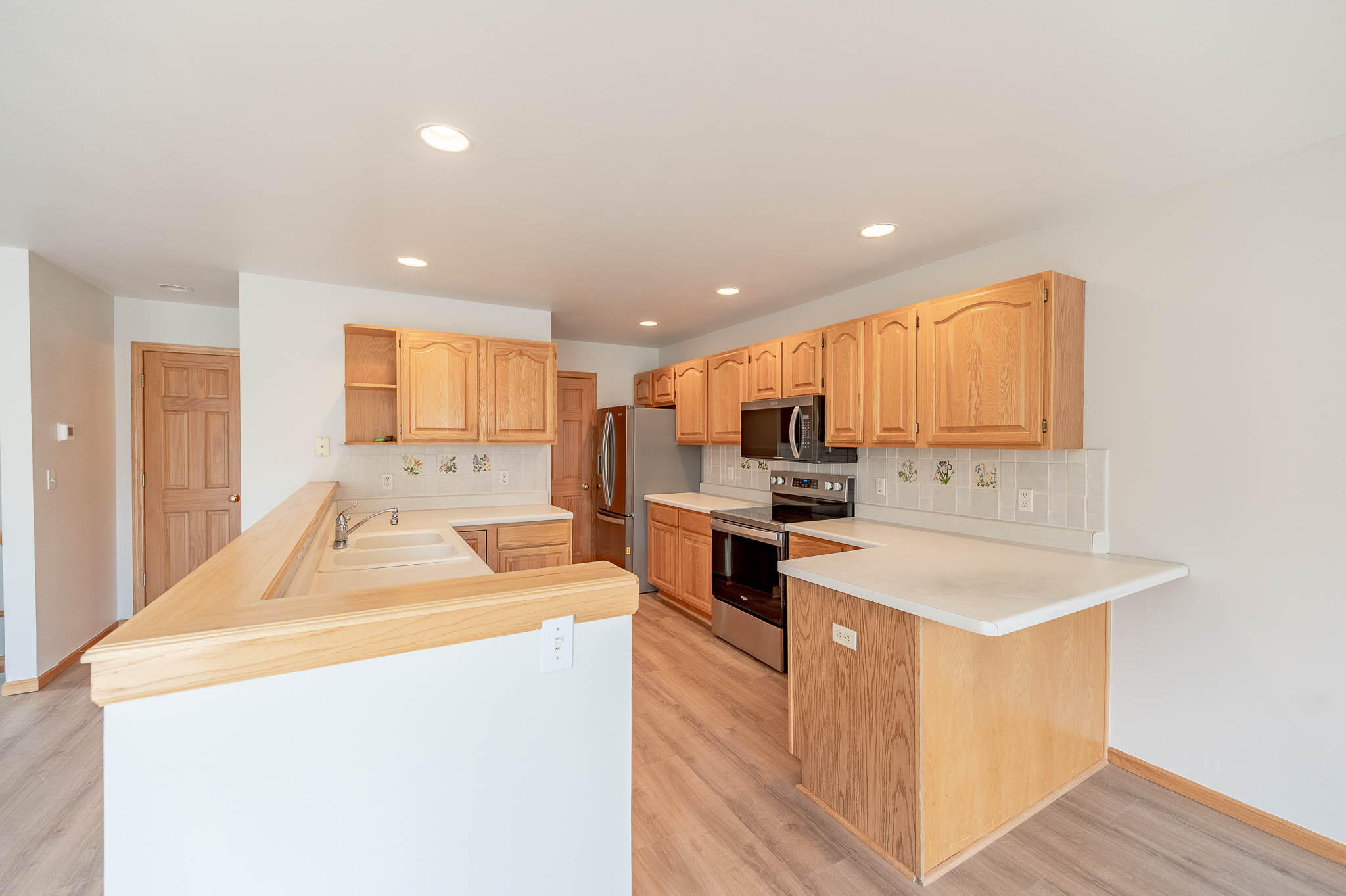 2255 Circle Ridge Road, Unit E Delafield, WI 53018 - Photo 5 of 19 Circle Ridge - 023