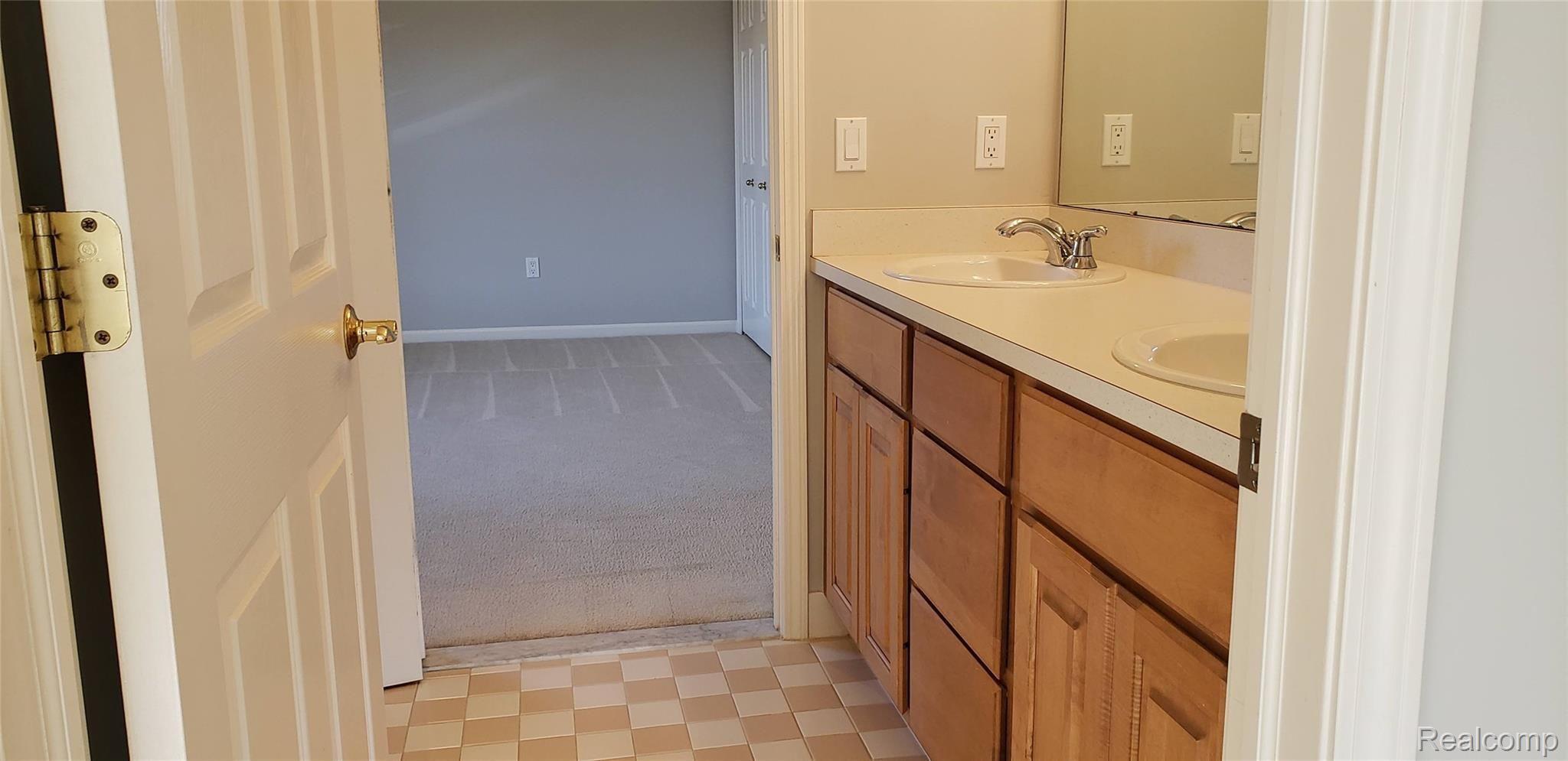 4599 Chatford Court Rochester, MI 48306 - Photo 42 of 46 20200921_164034.jpg