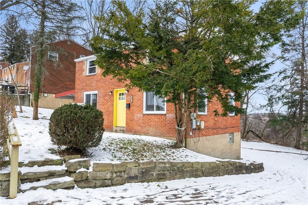2041 Lindsay Road Pittsburgh, PA 15221 - Photo 3 of 24 a view of a backyard