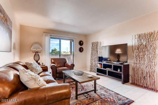 540 South West Road, Unit 21 Wickenburg, AZ 85390 - Photo 1 of 16 540 S West Rd Unit 21-small-001-2-Living
