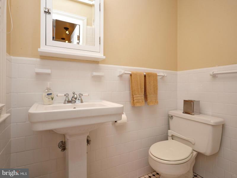 1812 Myrtle Road Silver Spring, MD 20902 - Photo 14 of 30 Bath