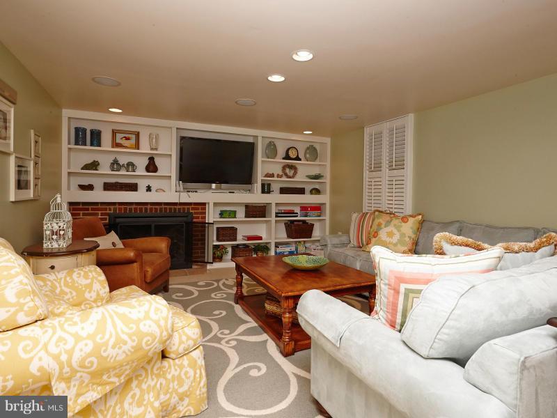 1812 Myrtle Road Silver Spring, MD 20902 - Photo 22 of 30 Family Room