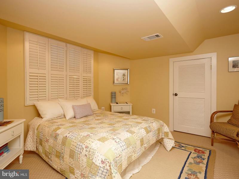 1812 Myrtle Road Silver Spring, MD 20902 - Photo 24 of 30 Bedroom