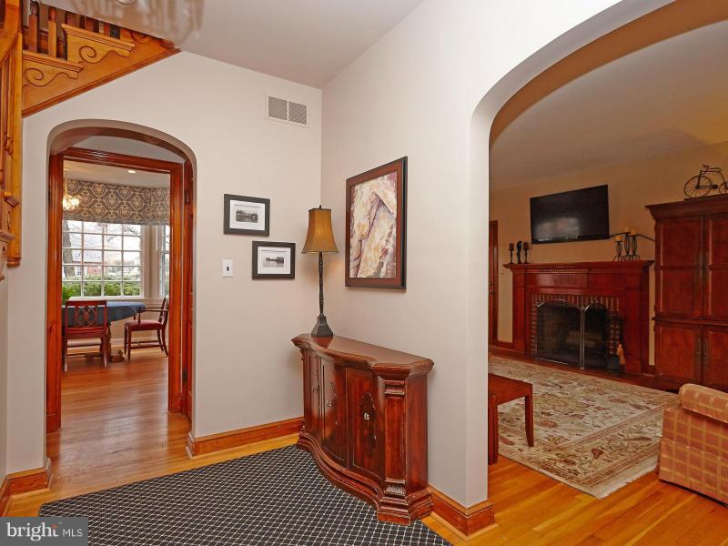 1812 Myrtle Road Silver Spring, MD 20902 - Photo 5 of 30 Interior (General)