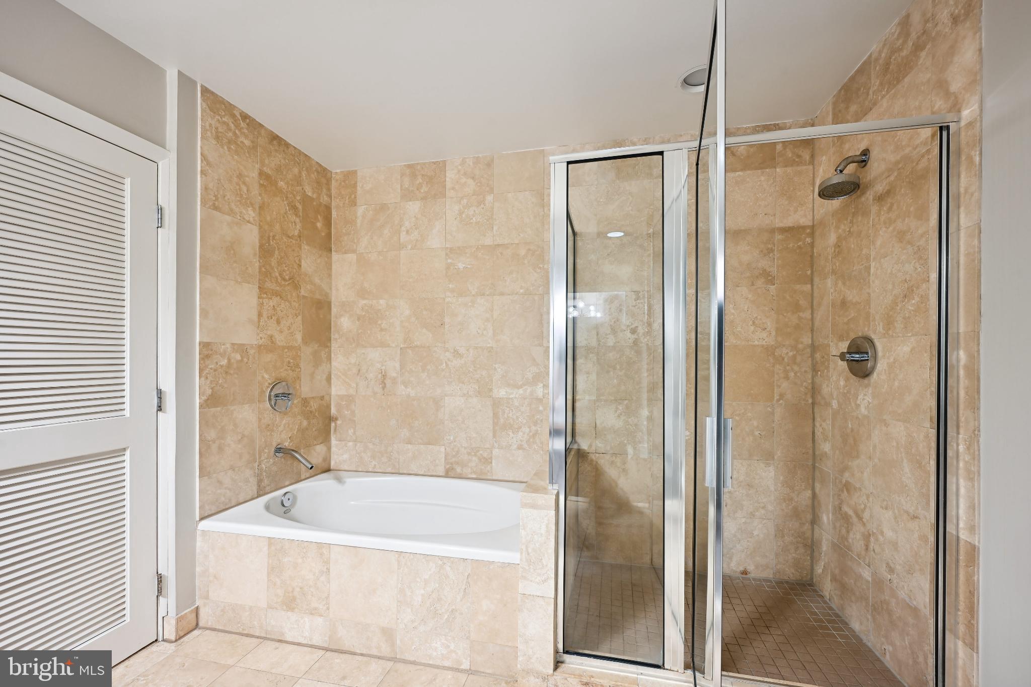 1700 Kalorama Road Northwest, Unit 207 Washington, DC 20009 - Photo 25 of 40 a bathroom with a bathtub and a shower