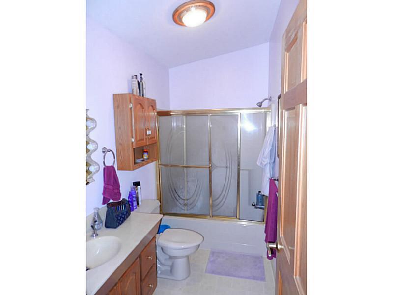 548 A Service Creek Road Aliquippa, PA 15001 - Photo 11 of 23 Full Bath.
