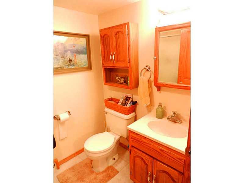 548 A Service Creek Road Aliquippa, PA 15001 - Photo 14 of 23 Full Bath.