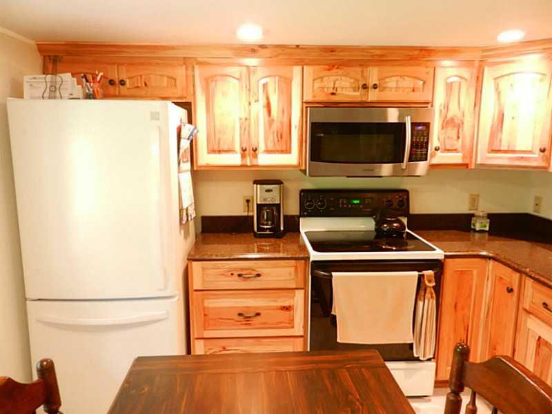 548 A Service Creek Road Aliquippa, PA 15001 - Photo 5 of 23 Kitchen.