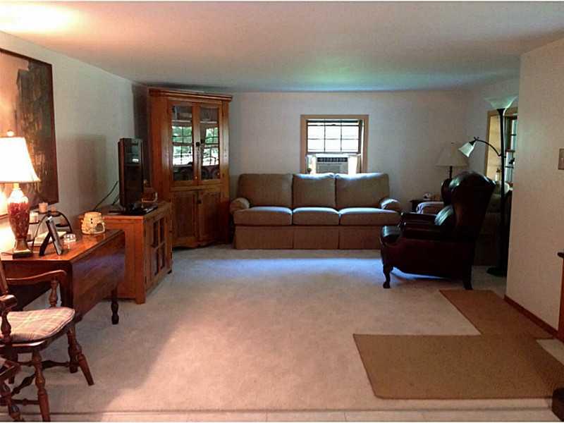548 A Service Creek Road Aliquippa, PA 15001 - Photo 8 of 23 Living Room.