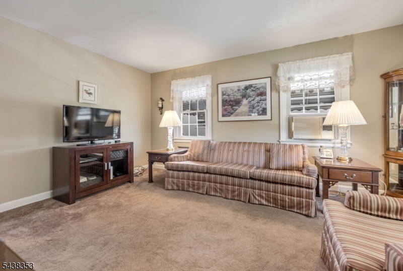 65 Harding Avenue Totowa, NJ 07512 - Photo 7 of 36
