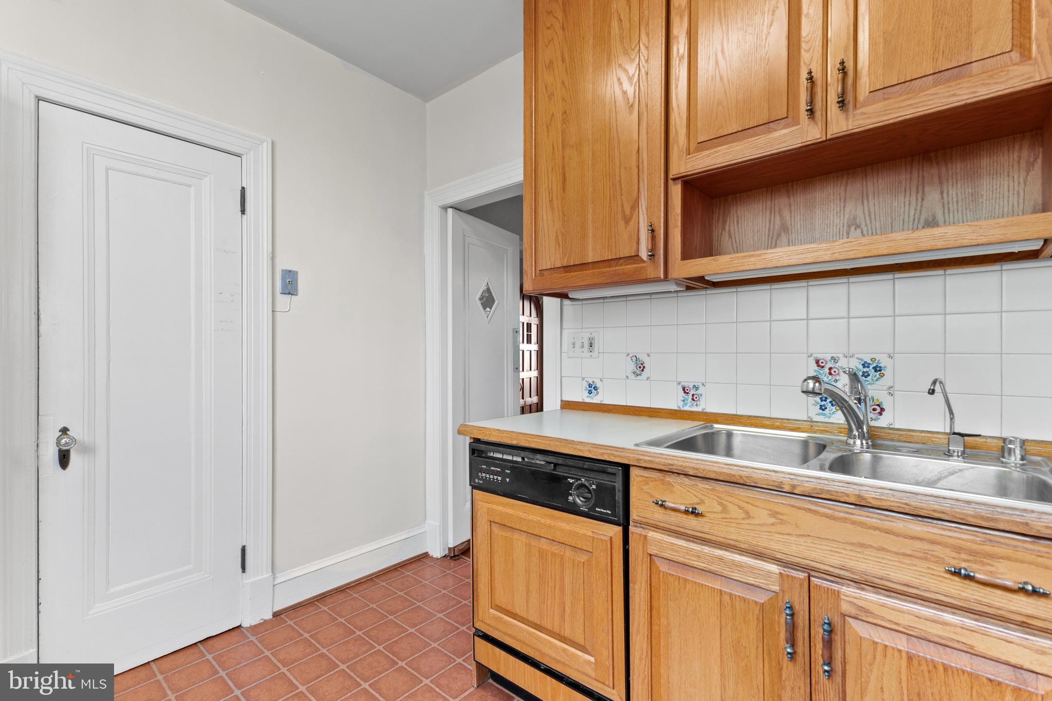 5035 Reno Road Northwest Washington, DC 20008 - Photo 10 of 39 Gallery Image 10