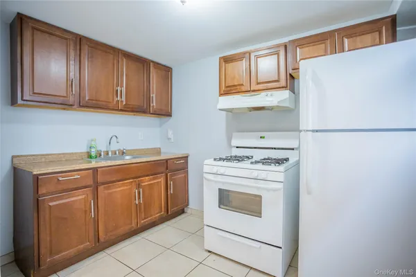 $2,100 | 237 East Broadway, Unit LOWR, Long Beach, NY 11561