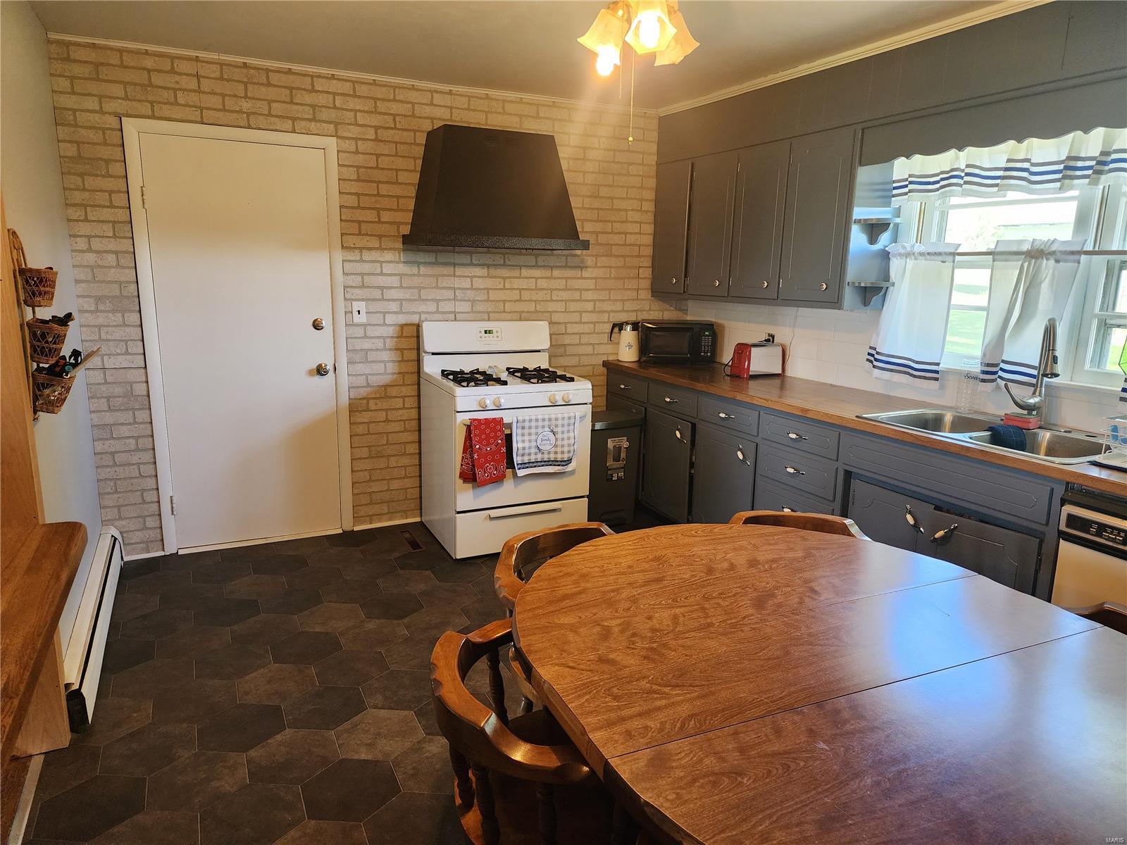 93 Church Street Raleigh, IL 62977 - Photo 5 of 10 Gallery Image 5